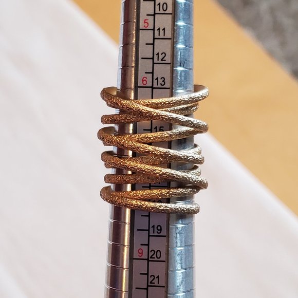 Size 7.5 Gold Tone Midi Knuckle Wrap Style Ring - Picture 4 of 4